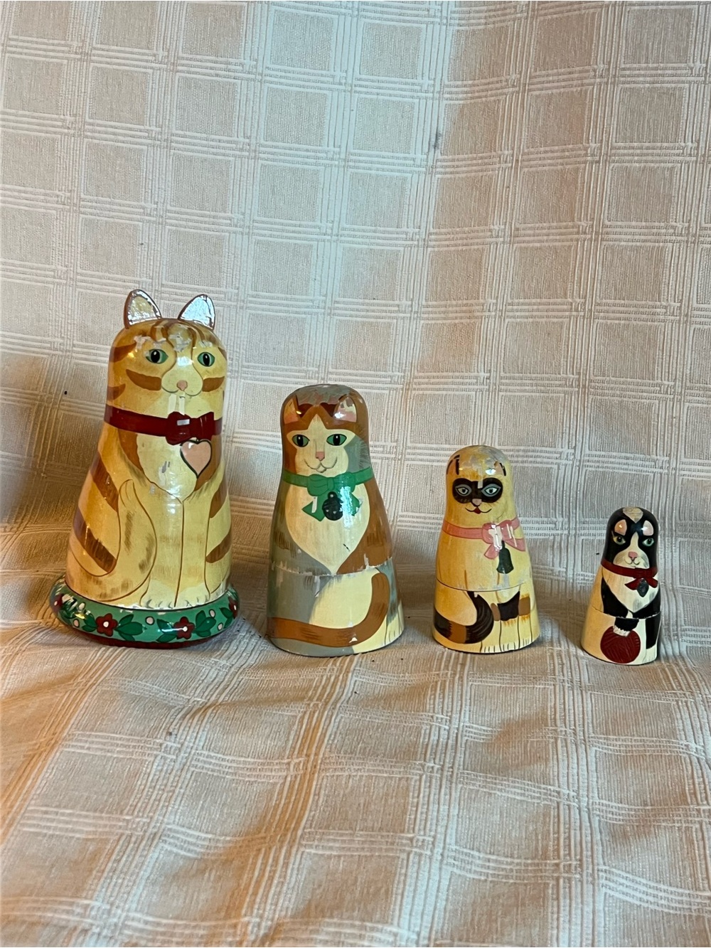 🐱 Vintage Hand-Painted Wooden Cat Family Nesting Dolls (Set of 5) 🐱 - Picture 5 of 7